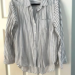 Velvet Heart button down blouse size medium. White with black stars.